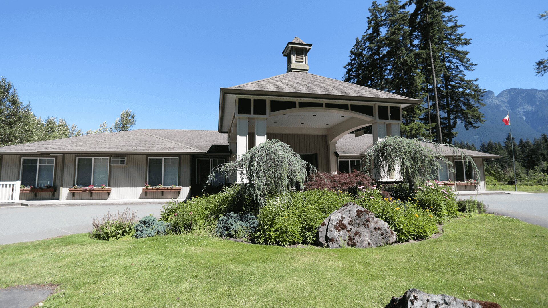 Front View of Riverside Manor