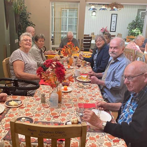 Residents enjoying a Thanksgiving meal together.