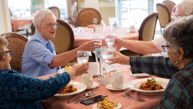 5 Tips to Age Gracefully: A Guide for Senior Living