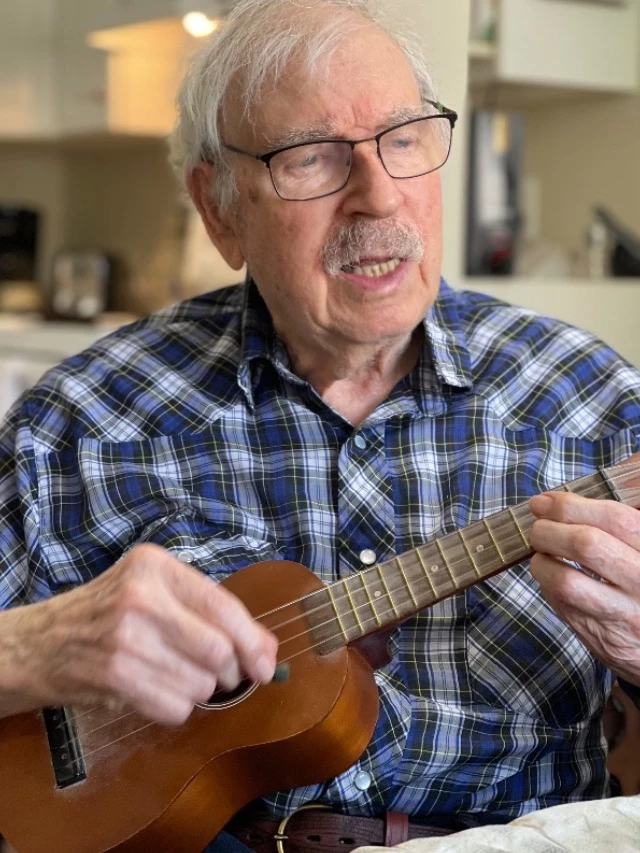 A senior man playing violin