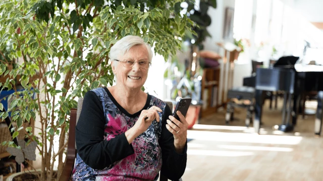 How to Become a Granfluencer: 10 Steps to Self-Expression and Connection for Seniors on Social Media
