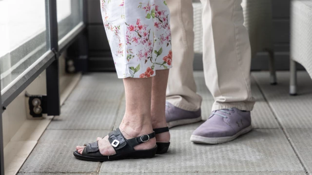 How to Choose the Right Footwear for Seniors