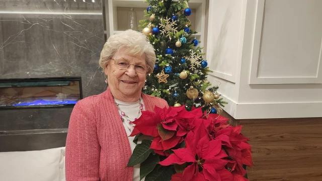 Golden Holidays for Seniors: Discover 3 Ways to Celebrate the Season